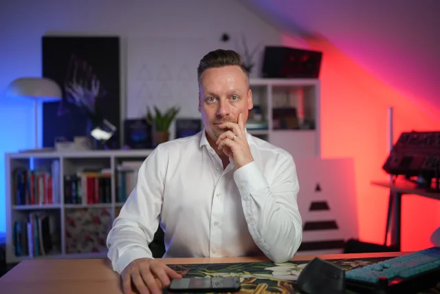 Fabian Henzler — Studio Portrait 2