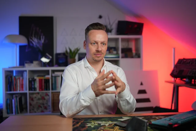 Fabian Henzler — Studio Portrait 3