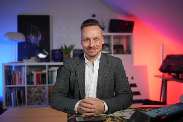Fabian Henzler — Office Portrait 1