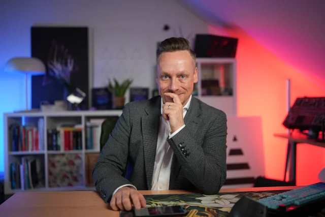 Fabian Henzler — Office Portrait 3