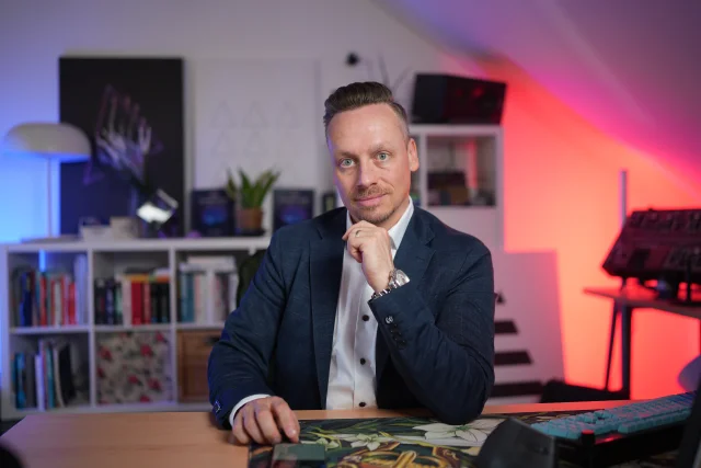 Fabian Henzler — Desk Portrait 1